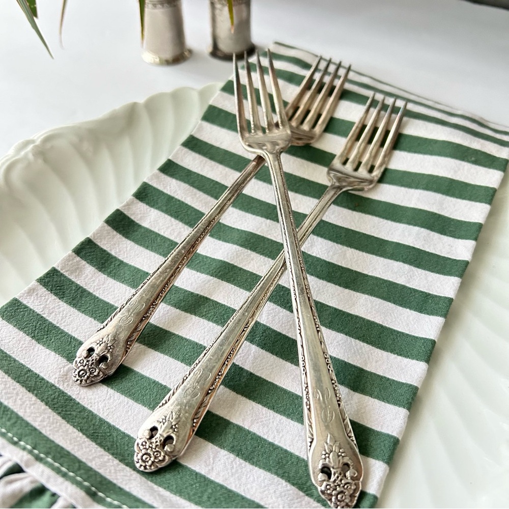 🌴Elegant VTG Monogrammed “R” 1937- 59  Silverplate Grille Fork | Set of 3